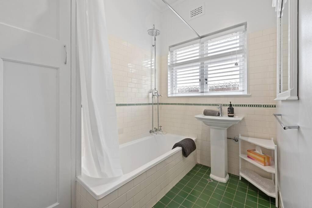 Apartmán Art Deco In Ascot! ~ 2 Bed / 1 Bath / 1 Car Brisbane Exteriér fotografie